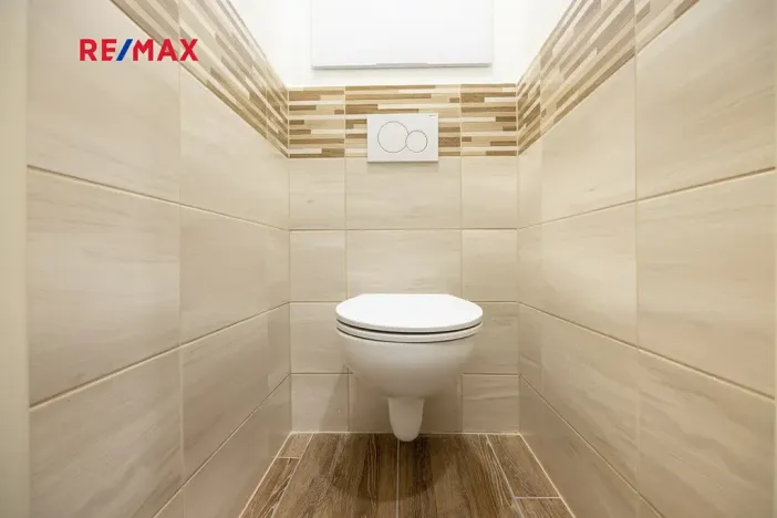 Pronájem bytu 2+1, Praha - Podolí, Podolská, 57 m2