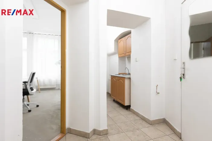 Pronájem komerční nemovitosti, Karlovy Vary, Moskevská, 53 m2