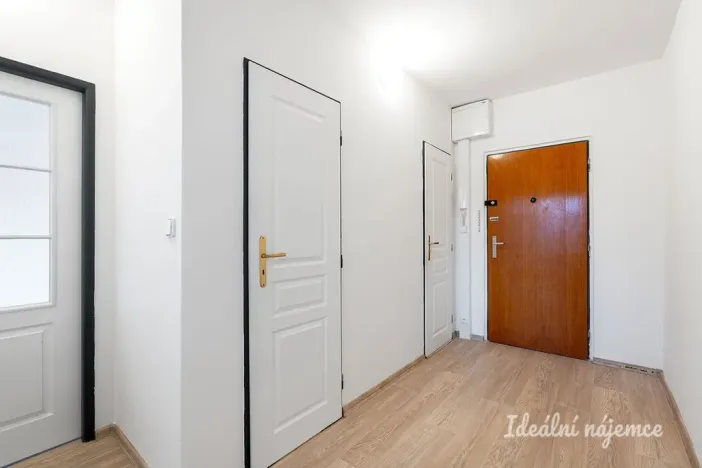 Pronájem bytu 2+kk, Praha - Kobylisy, Kubíkova, 50 m2