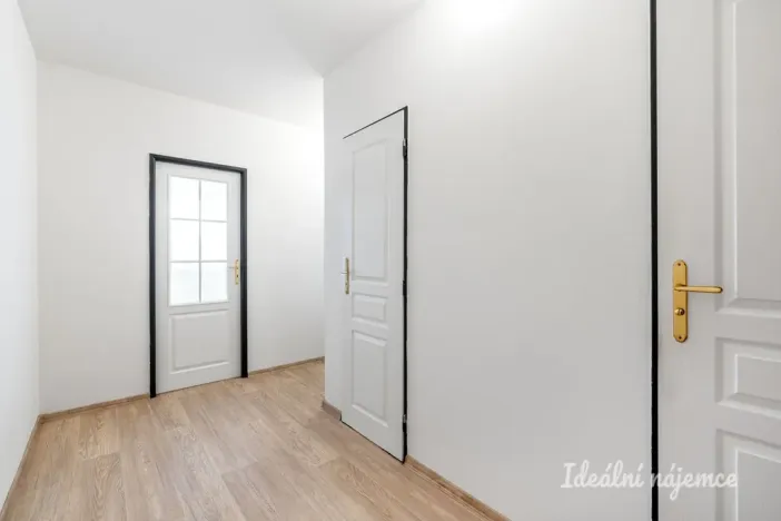 Pronájem bytu 2+kk, Praha - Kobylisy, Kubíkova, 50 m2