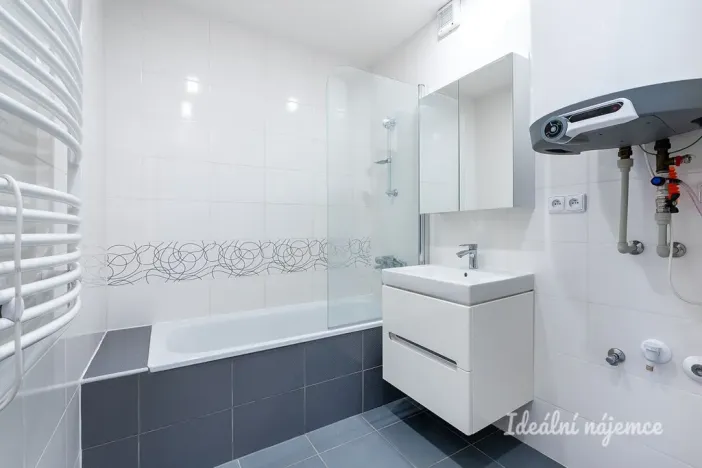 Pronájem bytu 2+kk, Praha - Kobylisy, Kubíkova, 50 m2