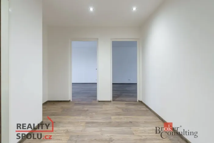 Pronájem bytu 2+1, Karlovy Vary - Drahovice, Maďarská, 61 m2