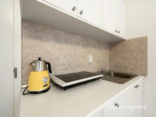 Pronájem bytu 1+kk, Praha - Hostivař, Hornoměcholupská, 21 m2