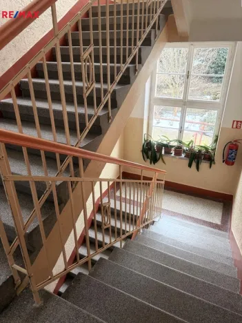 Pronájem bytu 2+1, Karlovy Vary, Kvapilova, 66 m2