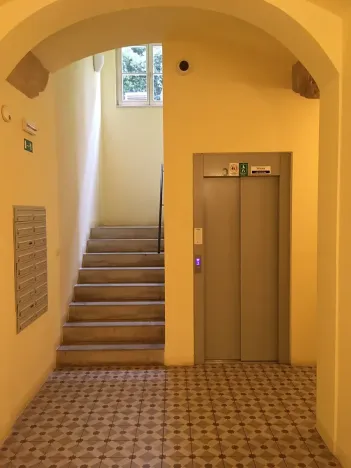 Pronájem bytu 1+kk, Praha - Karlín, Thámova, 29 m2