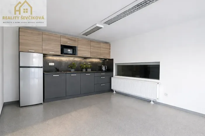 Pronájem obchodního prostoru, Hradec Králové, Vlčkovická, 700 m2