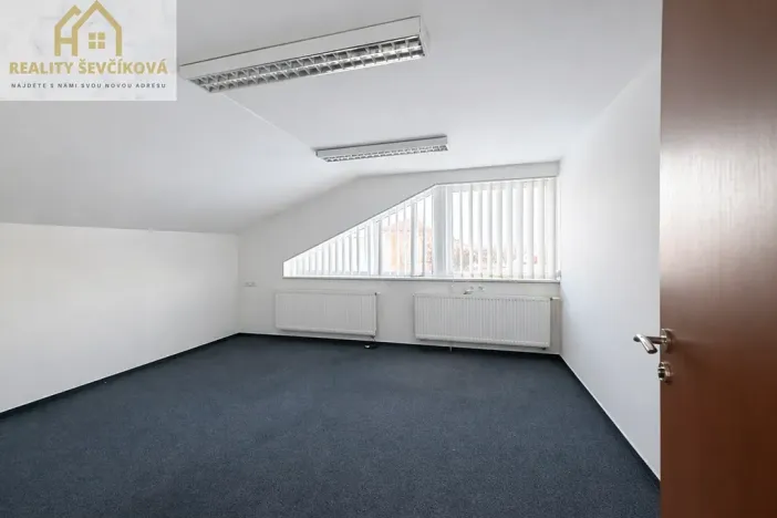 Pronájem obchodního prostoru, Hradec Králové, Vlčkovická, 700 m2