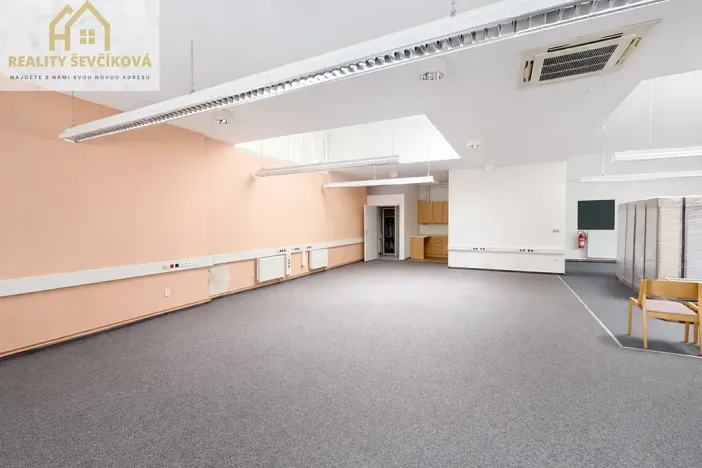 Pronájem komerční nemovitosti, Hradec Králové, Zemědělská, 695 m2