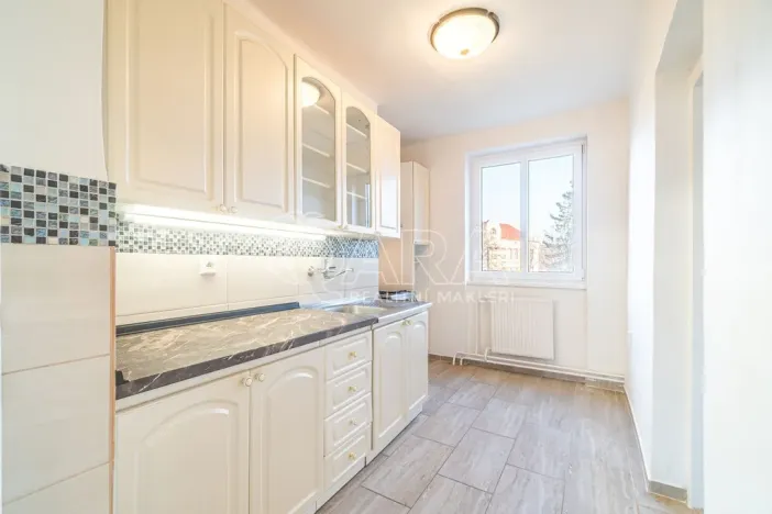 Pronájem bytu 3+1, Kralupy nad Vltavou - Mikovice, 28. října, 64 m2