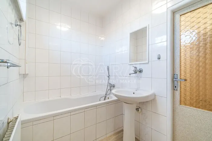 Pronájem bytu 3+1, Kralupy nad Vltavou - Mikovice, 28. října, 64 m2