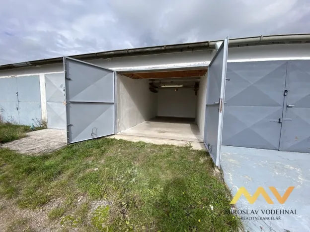 Pronájem garáže, Hradec Králové, U Mostku, 19 m2