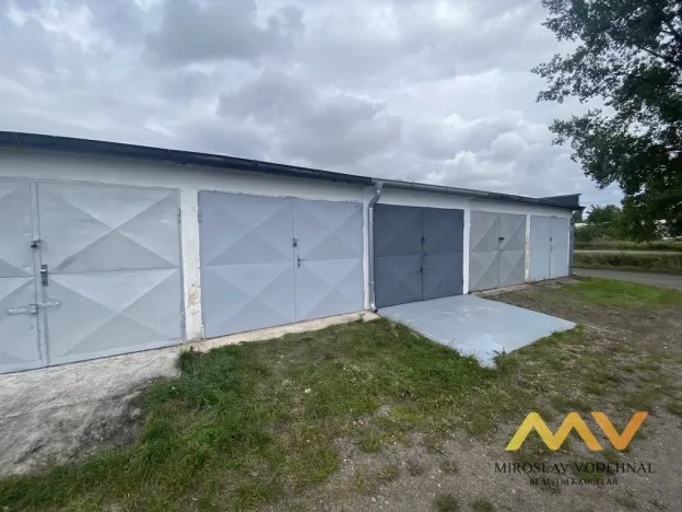 Pronájem garáže, Hradec Králové, U Mostku, 19 m2
