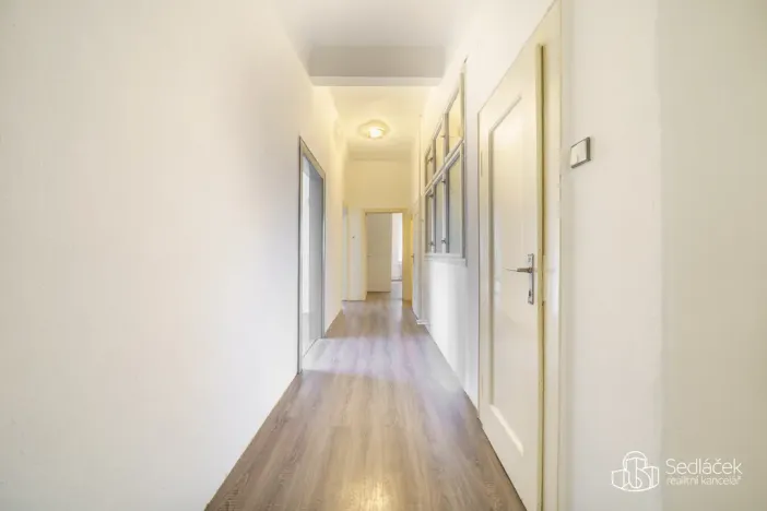 Prodej bytu 3+1, Karlovy Vary - Drahovice, Vítězná, 93 m2