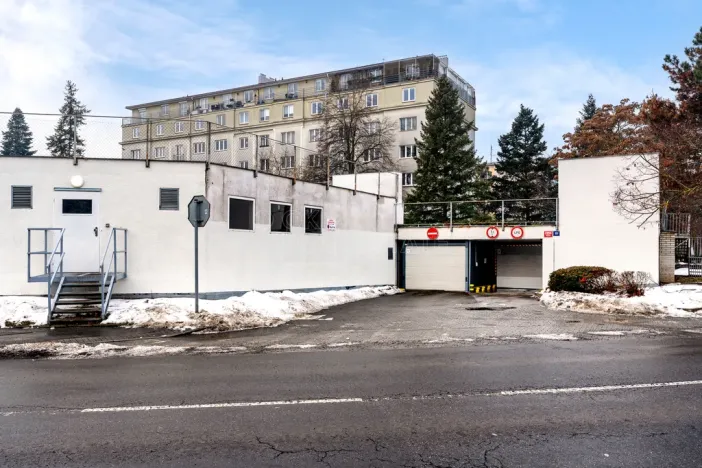 Prodej garáže, Praha, Štěchovická, 15 m2
