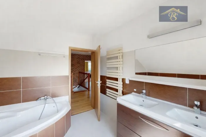 Prodej rodinného domu, Líbeznice, Školská, 186 m2