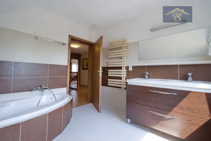 Prodej rodinného domu, Líbeznice, Školská, 186 m2