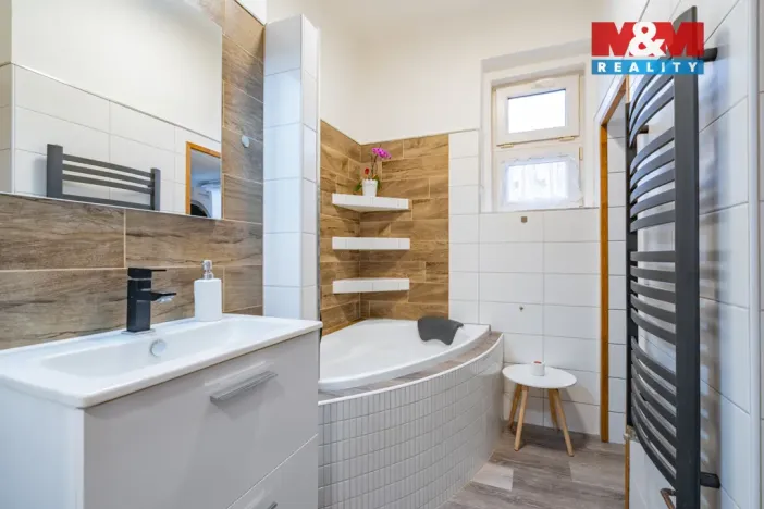 Prodej bytu 3+1, Vyšší Brod, Poschoďová, 92 m2