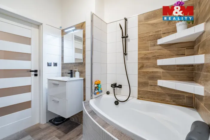 Prodej bytu 3+1, Vyšší Brod, Poschoďová, 92 m2