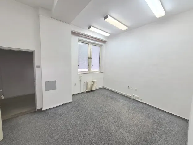 Pronájem kanceláře, Praha - Radotín, náměstí Osvoboditelů, 35 m2