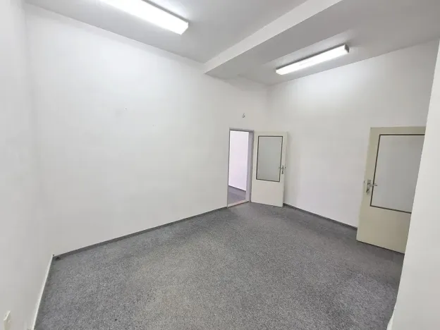 Pronájem kanceláře, Praha - Radotín, náměstí Osvoboditelů, 35 m2