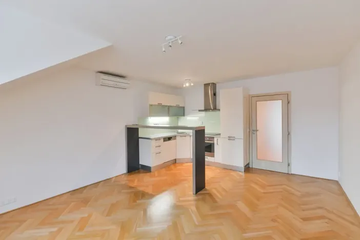 Pronájem bytu 2+kk, Praha - Vršovice, Bulharská, 72 m2