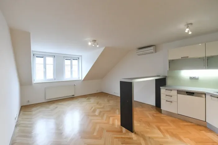 Pronájem bytu 2+kk, Praha - Vršovice, Bulharská, 72 m2
