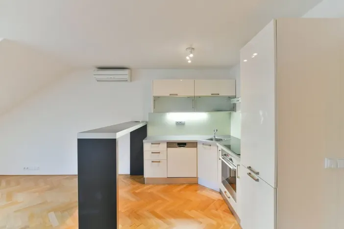 Pronájem bytu 2+kk, Praha - Vršovice, Bulharská, 72 m2