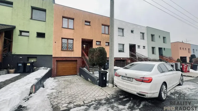 Prodej rodinného domu, Návsí, Jahodová, 240 m2