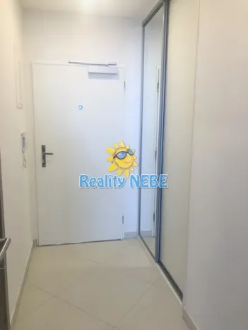 Pronájem bytu 1+kk, Praha - Vršovice, Novgorodská, 30 m2