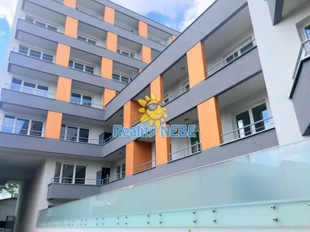 Pronájem bytu 1+kk, Praha - Vršovice, Novgorodská, 30 m2