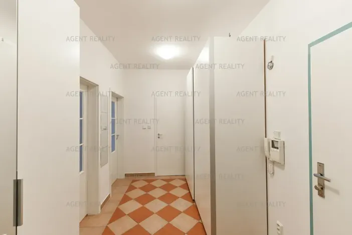 Pronájem bytu 2+kk, Praha - Břevnov, Slavníkova, 57 m2