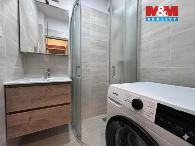 Pronájem bytu 1+1, Hradec Králové - Pražské Předměstí, Gočárova třída, 37 m2