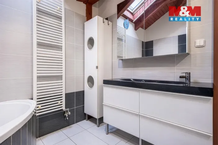 Prodej rodinného domu, Hradešín, 350 m2