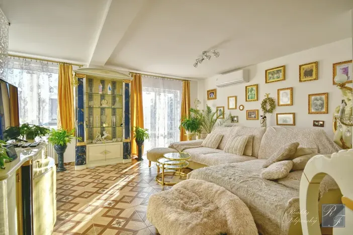 Prodej rodinného domu, Chlumec, 221 m2