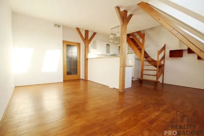 Pronájem bytu 3+kk, Praha - Vršovice, 28. pluku, 75 m2