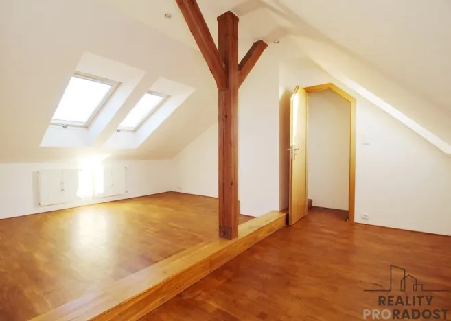 Pronájem bytu 3+kk, Praha - Vršovice, 28. pluku, 75 m2