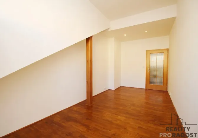 Pronájem bytu 3+kk, Praha - Vršovice, 28. pluku, 75 m2