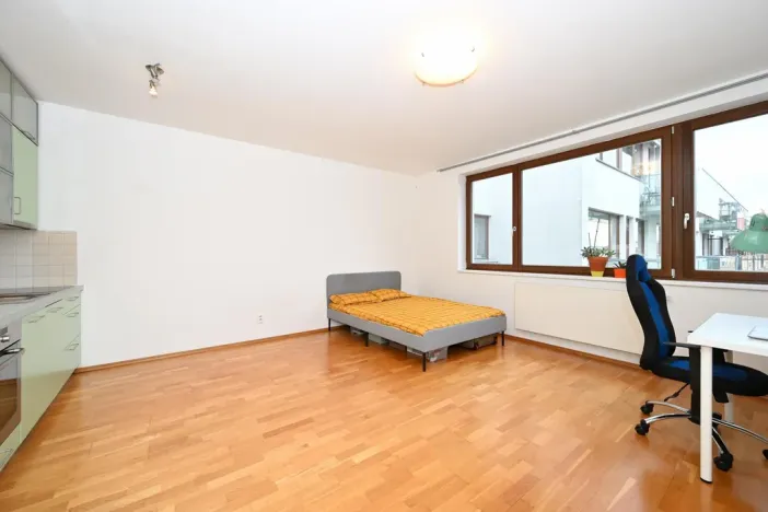 Pronájem bytu 1+kk, Praha - Holešovice, Osadní, 32 m2