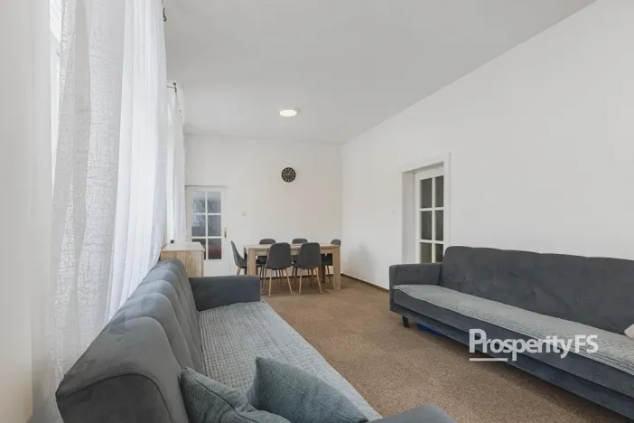 Prodej bytu 3+1, Hostinné, Dolní brána, 67 m2