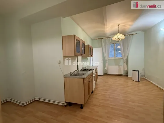 Pronájem bytu 1+1, Karlovy Vary, Kolmá, 52 m2