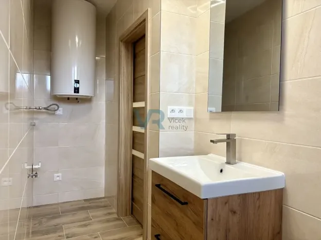 Prodej bytu 2+1, Slavče, 72 m2