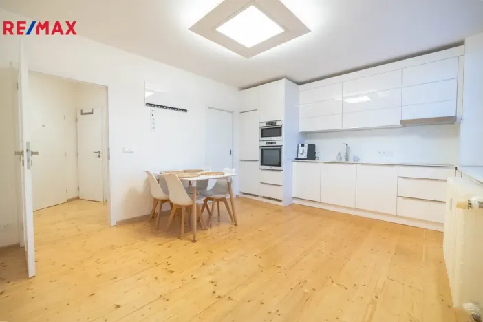 Prodej bytu 2+kk, Hradec Králové - Pražské Předměstí, Oskara Nedbala, 46 m2