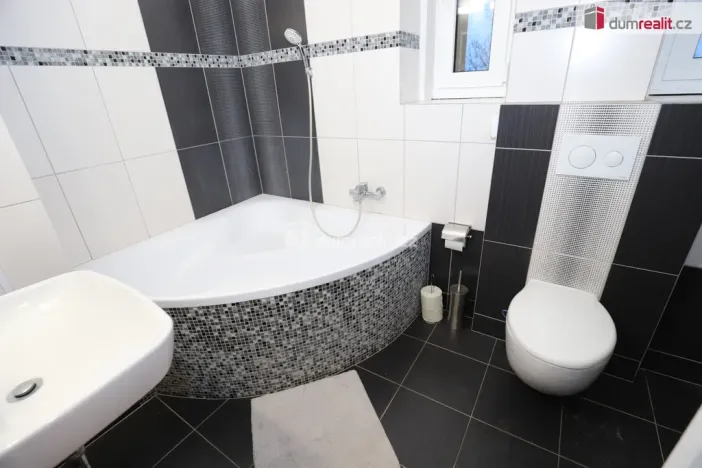 Pronájem bytu 2+1, Cheb, Vrchlického, 68 m2