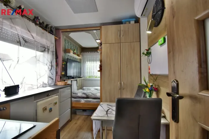 Pronájem bytu 1+kk, Hradec Králové - Plačice, Vilová, 18 m2