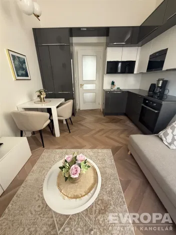 Pronájem bytu 2+kk, Praha - Vinohrady, U Zvonařky, 38 m2