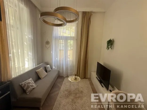 Pronájem bytu 2+kk, Praha - Vinohrady, U Zvonařky, 38 m2