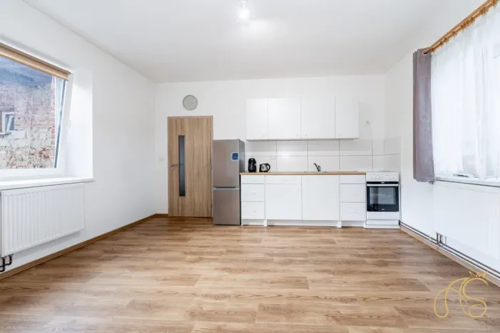 Prodej komerční nemovitosti, Studená, nám. Sv. J. Nepomuckého, 256 m2