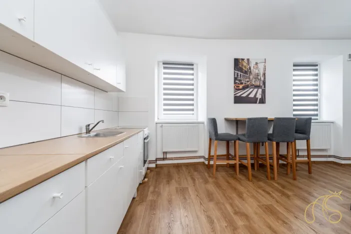 Prodej komerční nemovitosti, Studená, nám. Sv. J. Nepomuckého, 256 m2