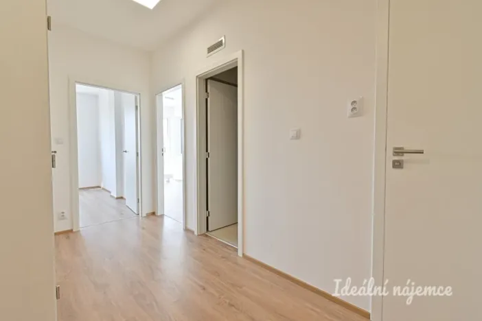 Pronájem bytu 2+kk, Brno, Střední, 60 m2