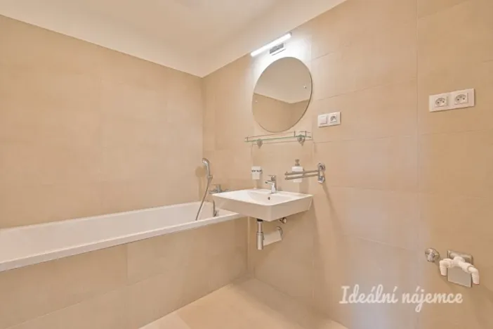 Pronájem bytu 2+kk, Brno, Střední, 60 m2